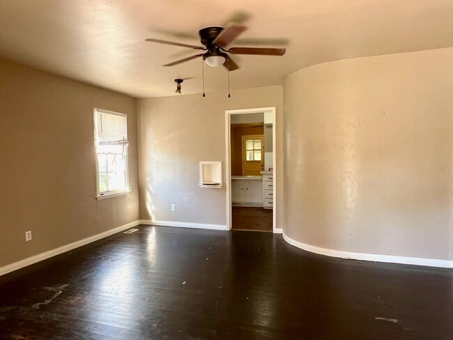 Photo - 533 E Fairchild Dr