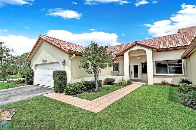 Photo - 23316 Water Cir Casa