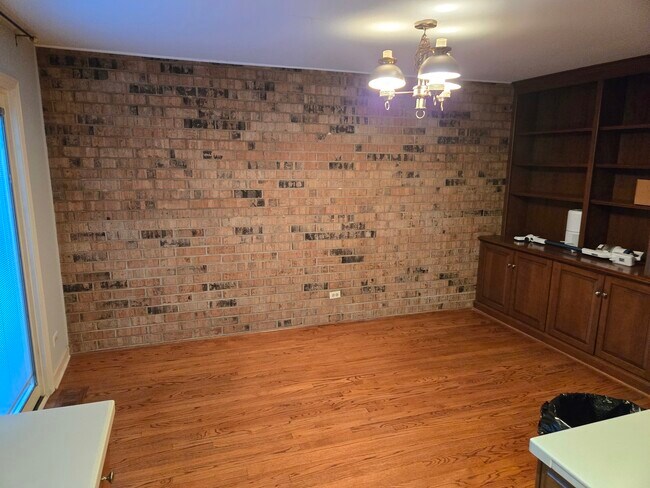 Photo - 2S663 Ave Normandy E