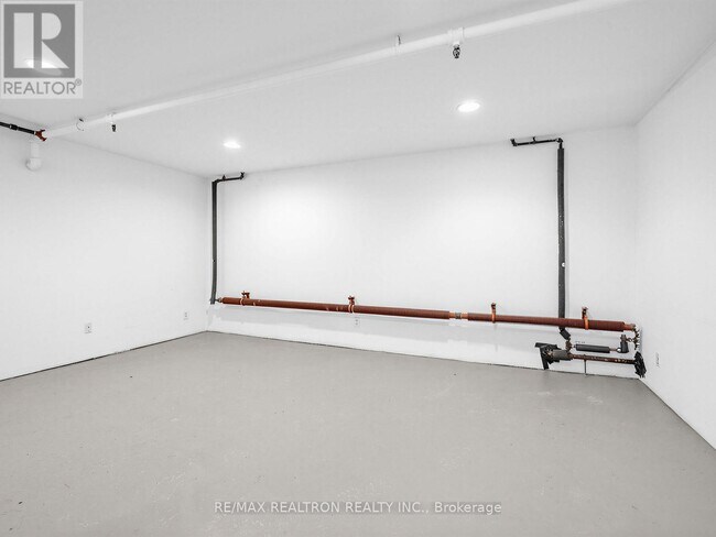 Photo - 221 Sterling Rd Unité 11