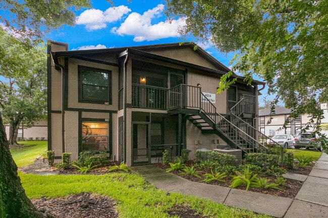 Building Photo - Condo For Rent in North Oaks! Unit 204