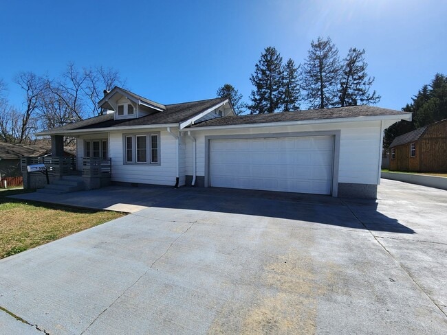 Photo - Oakley Rental with Most Utilities Included!