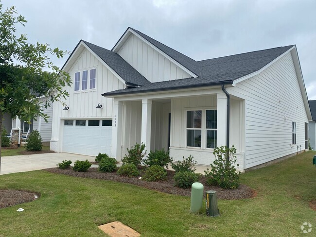 Building Photo - Stunning 3 Bed, 2.5 Bath Home in Sought-Af...