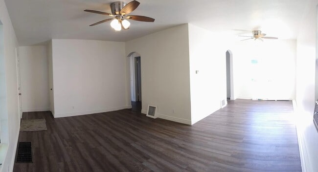Photo - 761 440 W