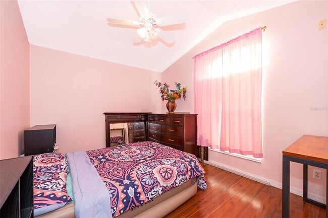 Photo - 900 American Rose Pkwy