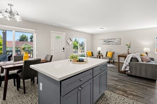 Photo - 6638 S Warner St