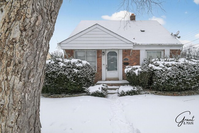 Building Photo - 3 bedroom - 2 bathroom - $1,595 - Dearborn