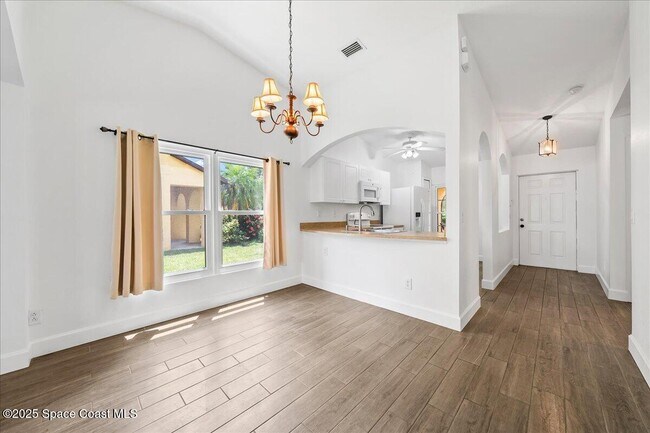 Photo - 890 Luminary Cir
