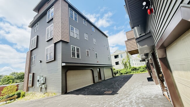 Building Photo - 60 Richards St Unit C Rental