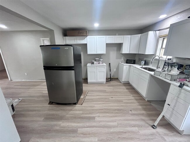 Photo - 4737 Alvin St