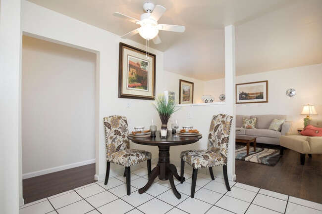 Photo - 906 Dainty Avenue