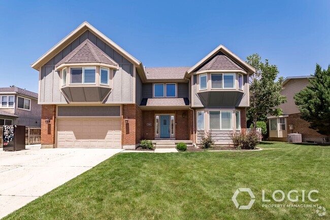 Building Photo - Stunning Fully Renovated Single Family Home!