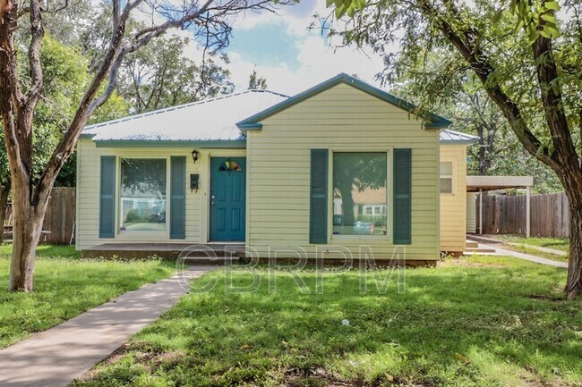 Photo - 2305 30th St House