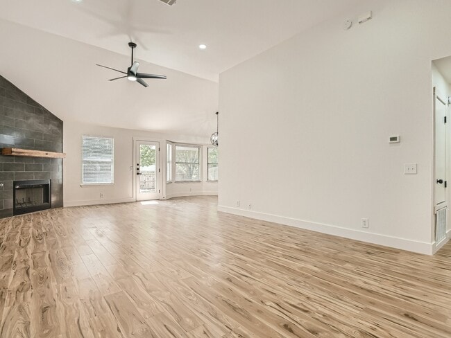 Photo - 116 Meadowside Dr