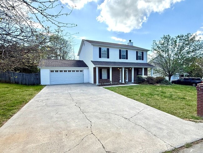 Photo - West Knoxville 37932 - 4 bedroom, 2.5 bath home - Contact Tanner Fee (865) 850-5103