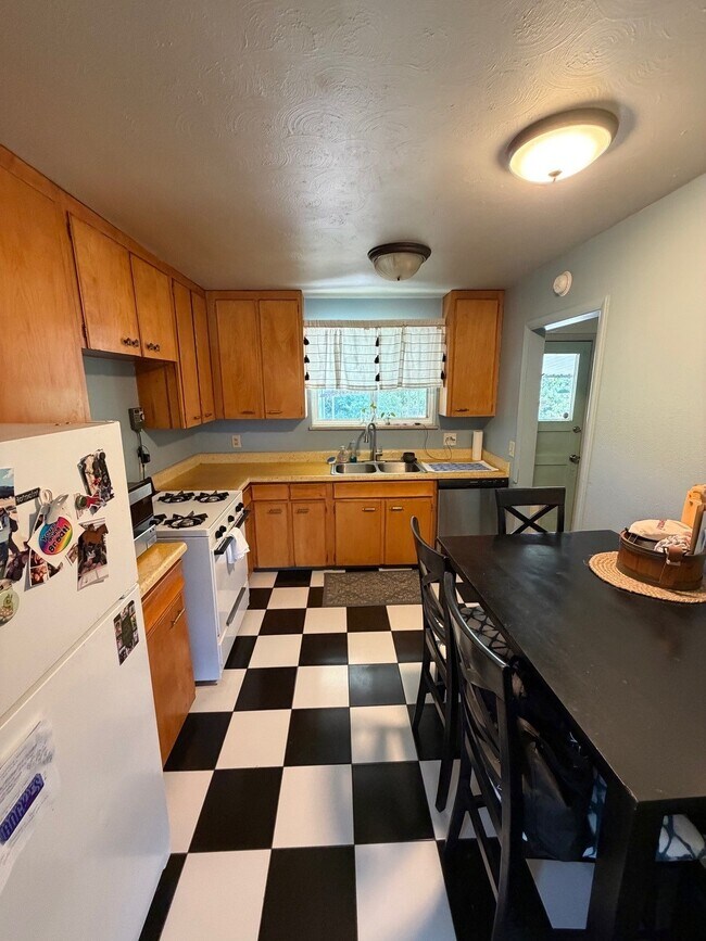Photo - 2835 Eaton St