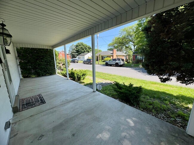 Photo - 4 Bedroom 2 Bathroom in Harrisburg!