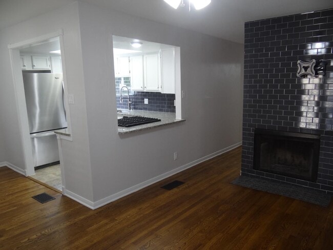 Photo - 916 E 32nd St