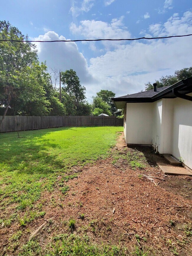 Photo - 904 Westview Cir