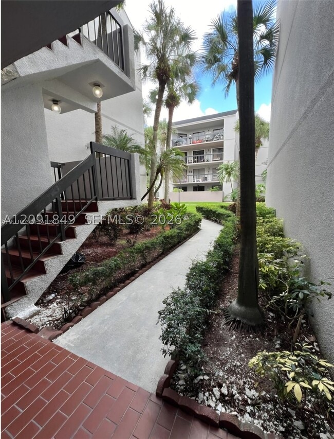 Building Photo - 8810 SW 132nd Pl Unit 103DN