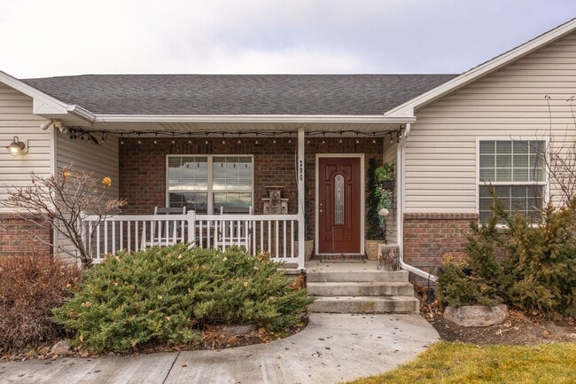 Photo - 3 Bedroom 2 bath home in Sugar City Idaho 2 stall garage in awesome neighborhood