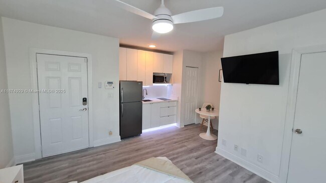 Building Photo - 7325 Carlyle Ave Unit 12A Rental
