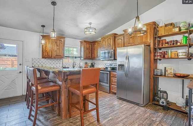 Photo - 125 SE Churchill Way