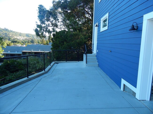 Photo - Rent $1900- Deluxe newer 1 Bedroom 1 Bath duplex upper level. El Sobrante