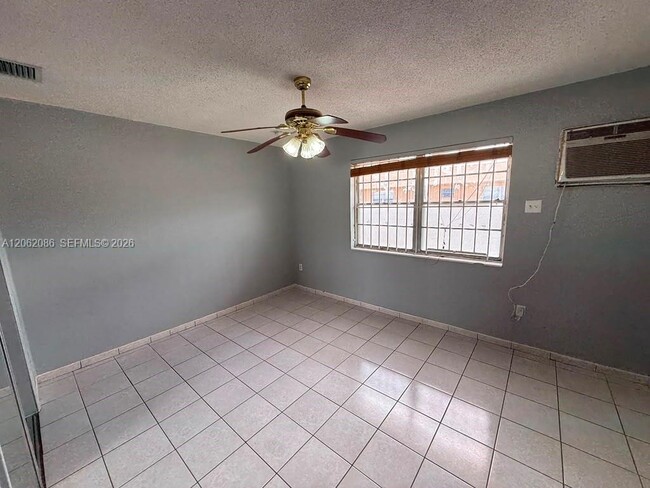 Photo - 1154 W 35th St Unit 213