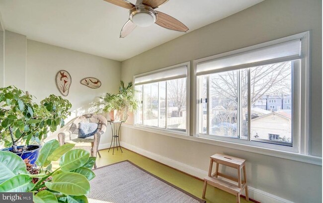 Photo - 614 Ingraham St NW