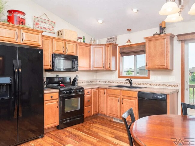 Photo - 3300 E Brewster St