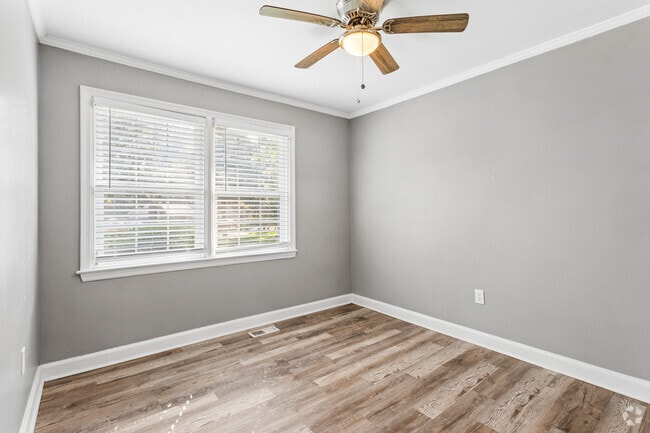 1BR, 1BA - 680SF - Dining Room - Historic Brookwood Apartments