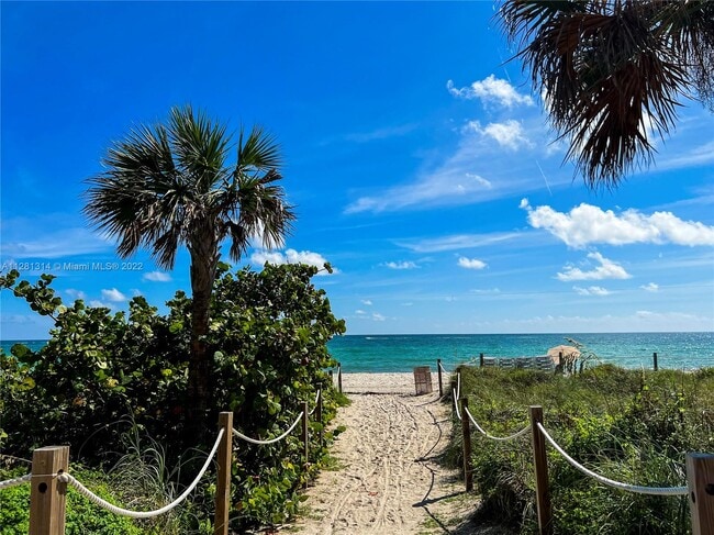 Building Photo - 5161 Collins Ave Unit 404 Rental