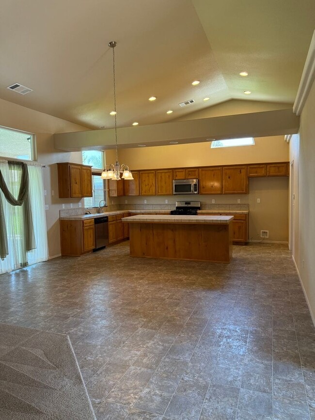 Photo - 4 bedroom 2 bath NW Visalia Home in Desira...
