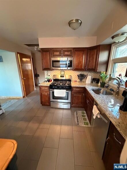 Photo - 106 Rochelle Pkwy