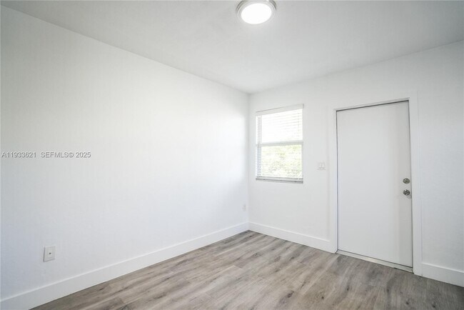 Photo - 1950 NW 2nd Ct Unidad 7