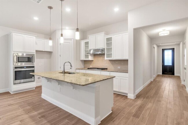 Photo - 210 Gulfton St