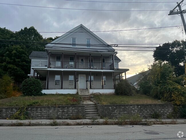 Building Photo - 212 School St Unit 1L Rental