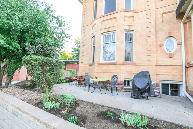 Building Photo - Charming 2 bed, 1 bath Condo in the heart of Denver Unit 9