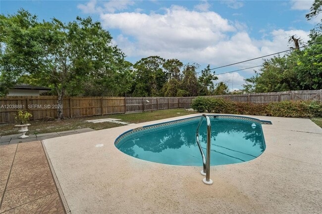 Photo - 607 Coconut Ave N