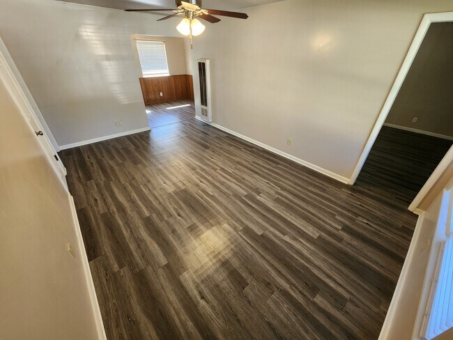 Photo - 933 Crestview Ave