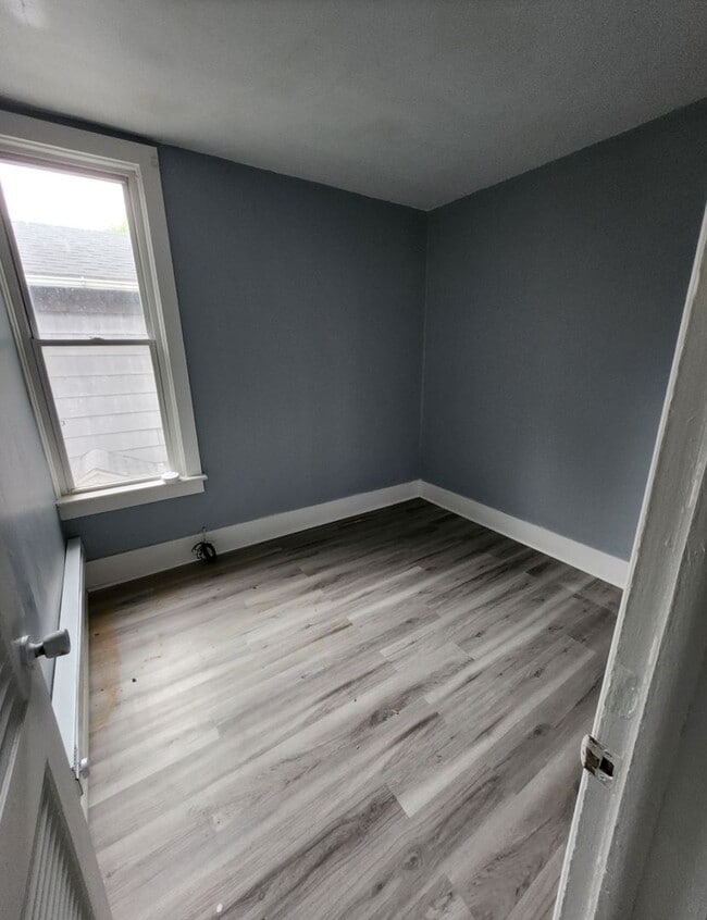 Photo - Upper 3 bedroom unit