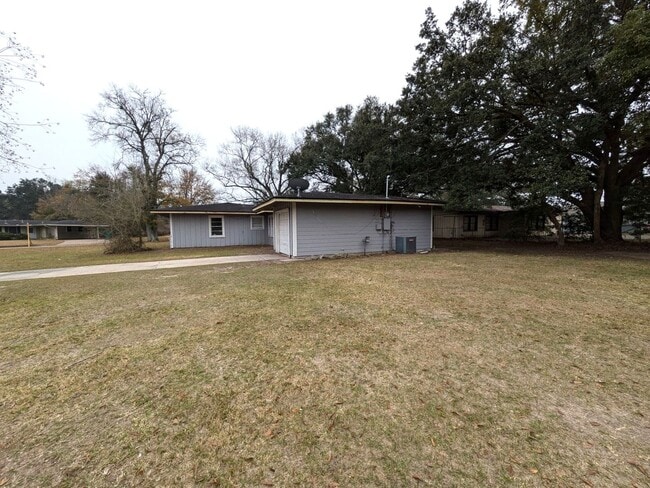 Photo - 302 Bridal Wreath Ave