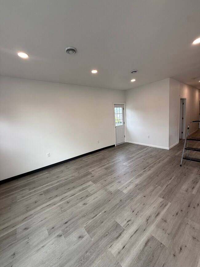 Living room - 1325 N 8th St Unit 1325 N. 8