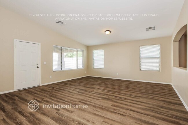 Photo - 46092 W Tulip Ln House