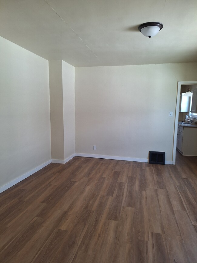 Photo - 2300 N Heidelbach Ave