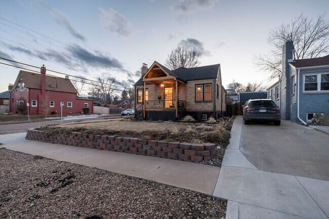 Photo - 2705 King St