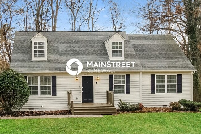 Building Photo - 3 Bedroom Pet-Friendly Home in KNOXVILLE, TN with Main Street Renewal