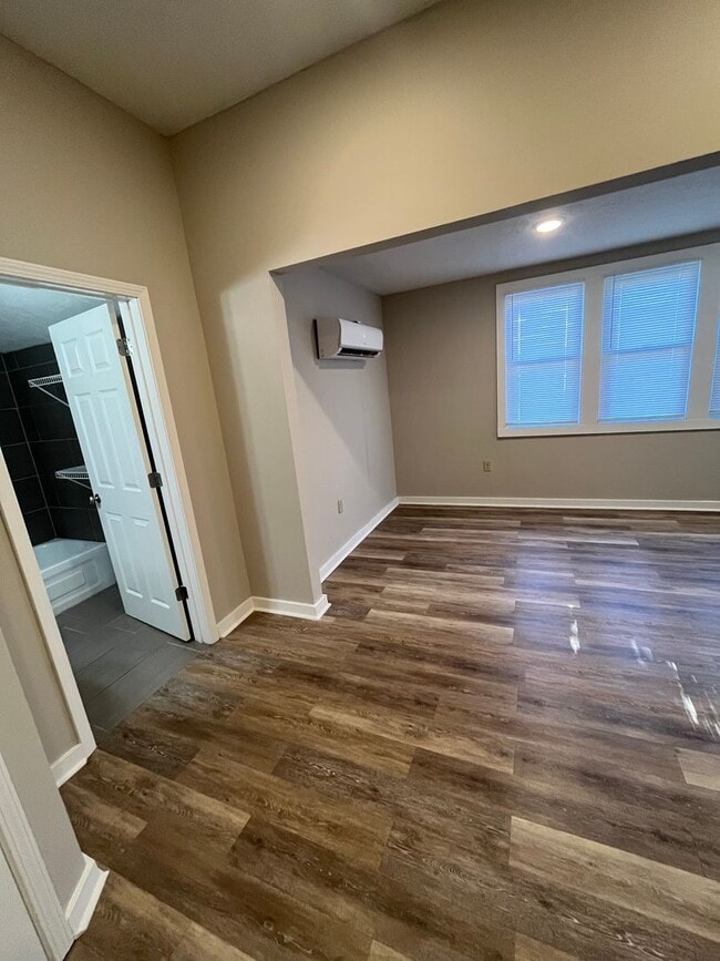 Photo - 1031 Elm St Unit Apt. 2