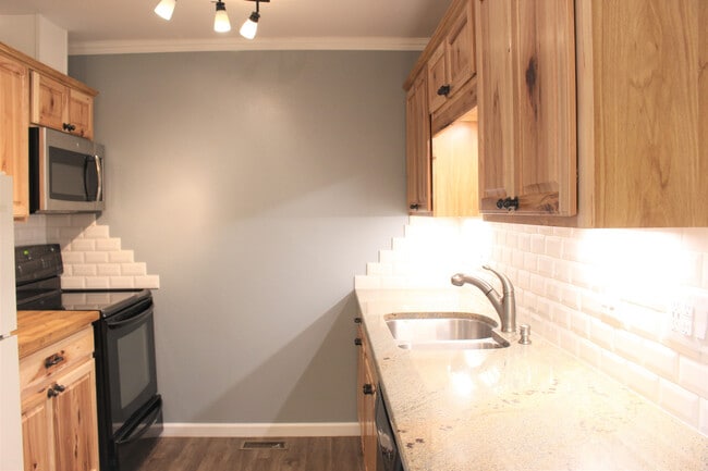 Quiet charmer- Upgrades abound, landry & u... - Quiet charmer- Upgrades abound, landry & u... House